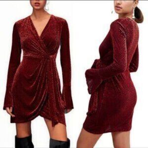 C/MEO Breakthrough Velvet Long Sleeve Tie Front Dress in Black and Red Medium